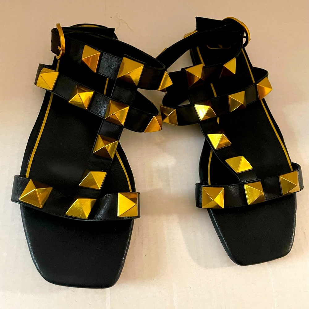 Valentino sz 41 black Roman Stud Flat Sandal